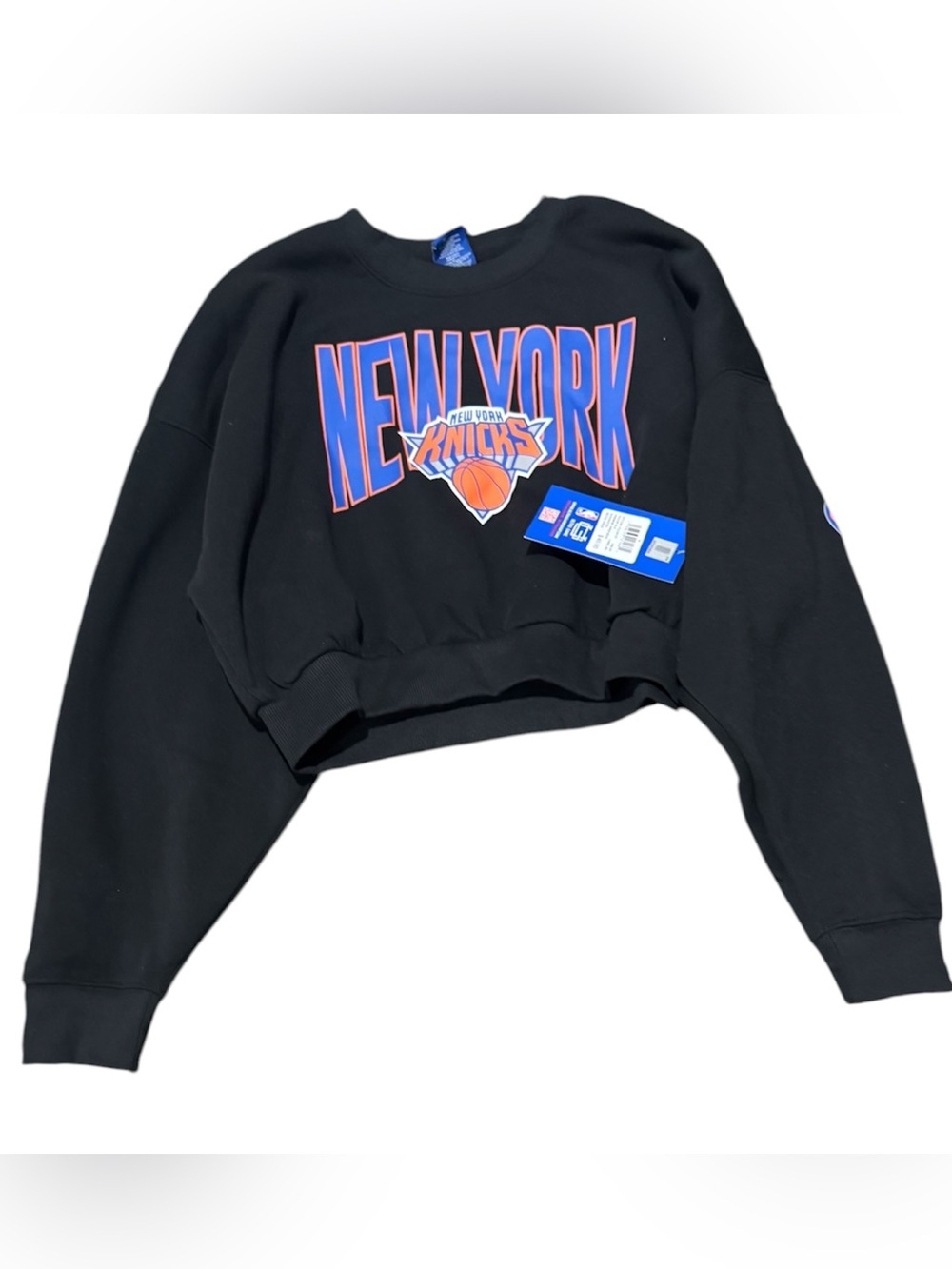 New York Knicks Women's Black Cropped Crewneck Sweatshirt